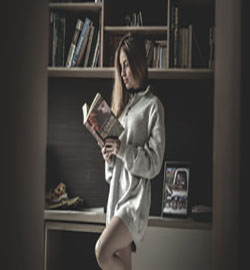 女性办公桌东西左右摆放最佳位置