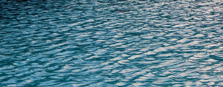 床离玻璃窗太近是好还是坏